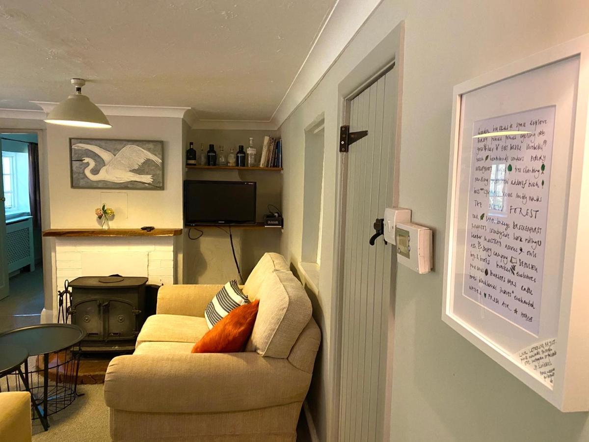 Holly Tree Cottage - 3 Bedrooms And Large Garden With Optional Glamping Double Outside Lymington Exterior foto