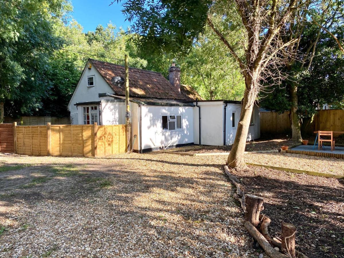 Holly Tree Cottage - 3 Bedrooms And Large Garden With Optional Glamping Double Outside Lymington Exterior foto